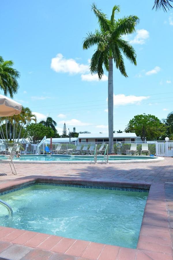 Fort Myers Beach Resort Two-Bedroom Park Model 4 Harlem Heights Zewnętrze zdjęcie