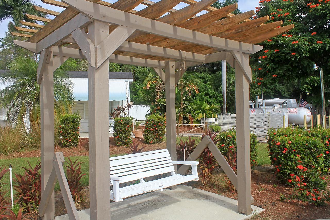 Fort Myers Beach Resort Two-Bedroom Park Model 4 Harlem Heights Zewnętrze zdjęcie